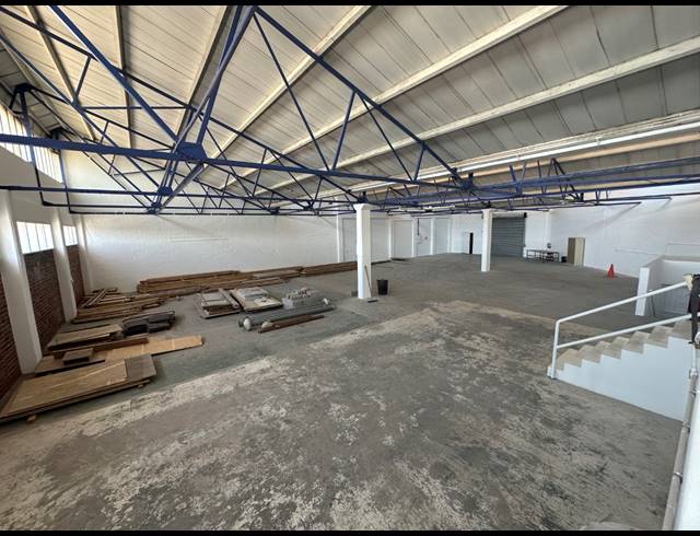 600M² WAREHOUSE TO LET IN PAARDEN EILAND